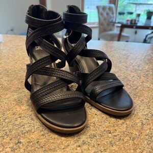 Frye & Co. Gale braided strappy sandals. Sz 8.5